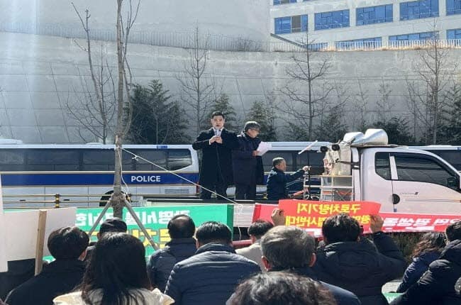 [보도자료] 220302_최민 경기도의원, 구로차량기지 광명이전 반대를 위한 범시민 대정부 항의 집회에 나서.jpg