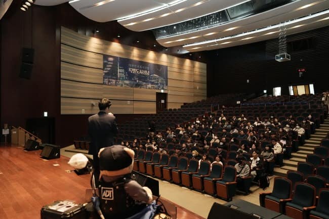 청년청소년과-성남시, 청년일자리 사업 참여자 113명 직무교육.jpg