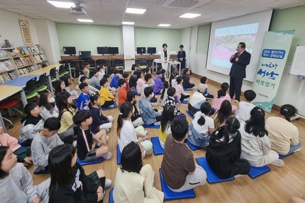 태평초등학교에서 김대진 원장 인사말2.jpg